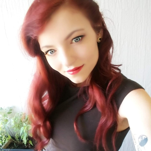 Meet your Posher, Stephanie - Picture 2 of 3